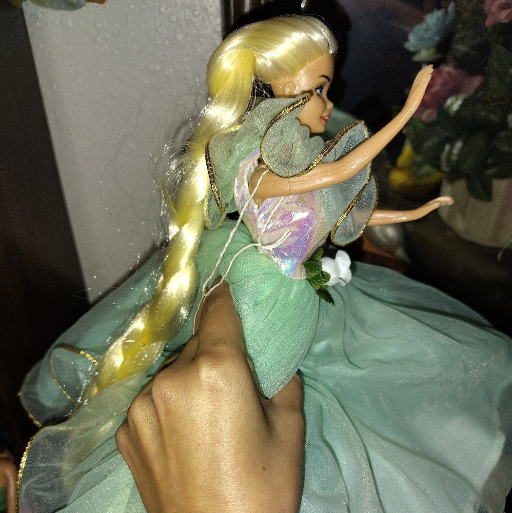 5 new Barbie dolls for 25.00. Nice outfits, nice hair